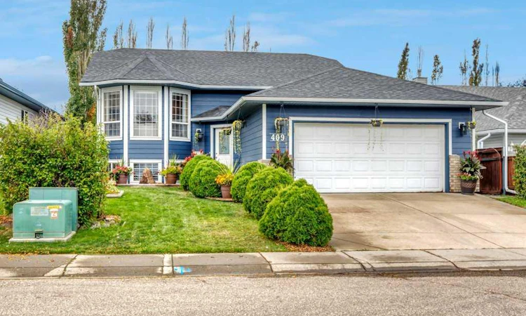409 Strathford Bay