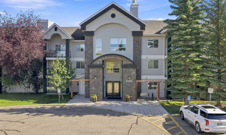 220-2022 Canyon Meadows Drive SE