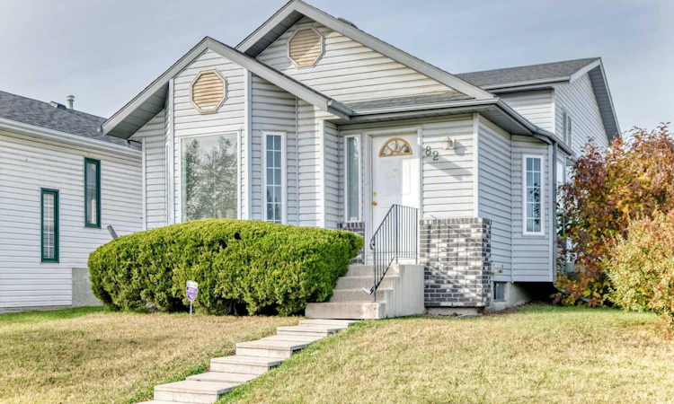 82 Riverglen Drive SE