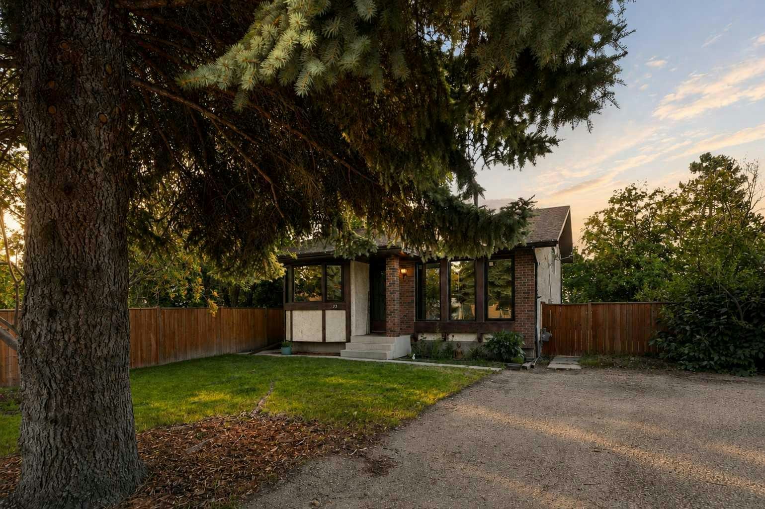 13 Spruce Drive, Lacombe, AB, T4L 1V2