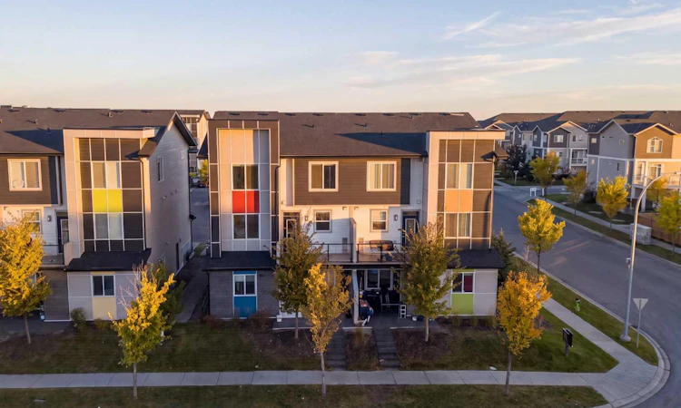 203-315 Redstone NE