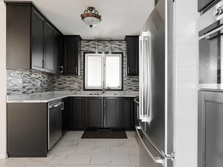 32 Moberly Crescent, Fort Mcmurray, AB, T9H 1G9 - 9