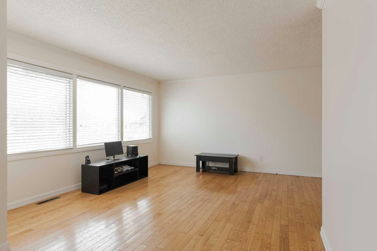 32 Moberly Crescent, Fort Mcmurray, AB, T9H 1G9 - 10