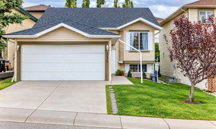 111 Arbour Stone Crescent NW