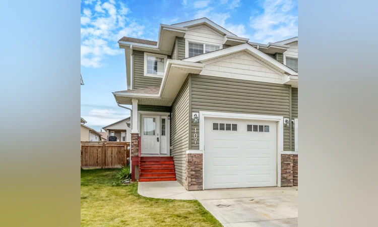 107 Henderson Crescent