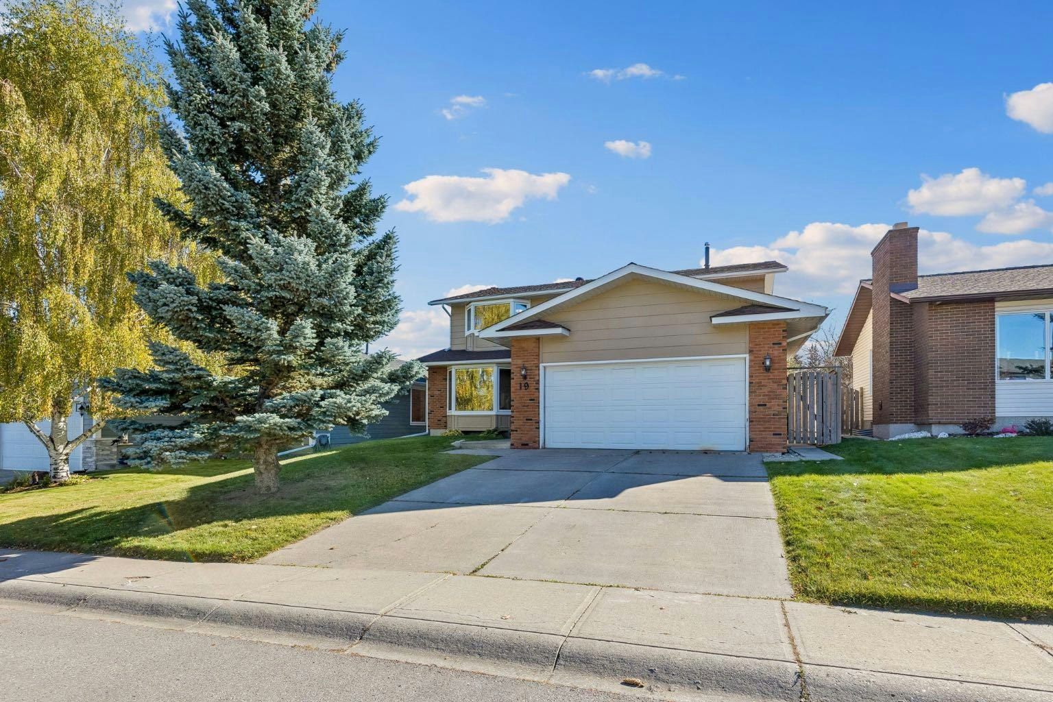19 Woodbrook Road SW, Calgary, AB, T2W 4M5