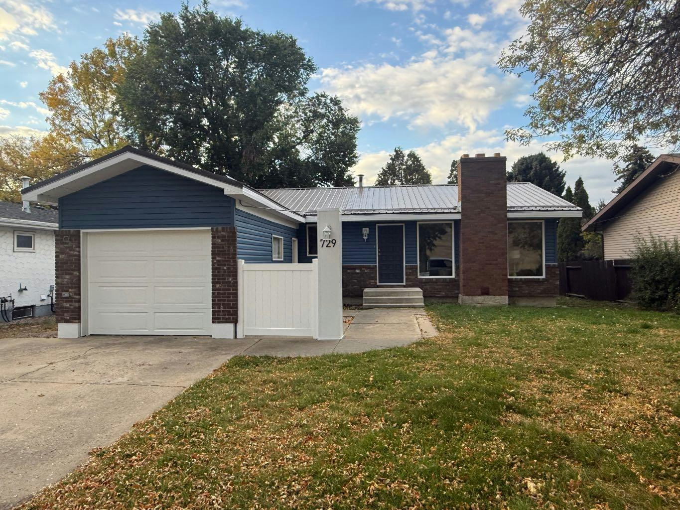 729 3 Street NW, Medicine Hat, AB, T1A 7P6