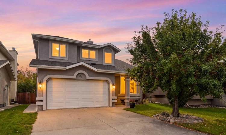 21 Mt Robson Close SE