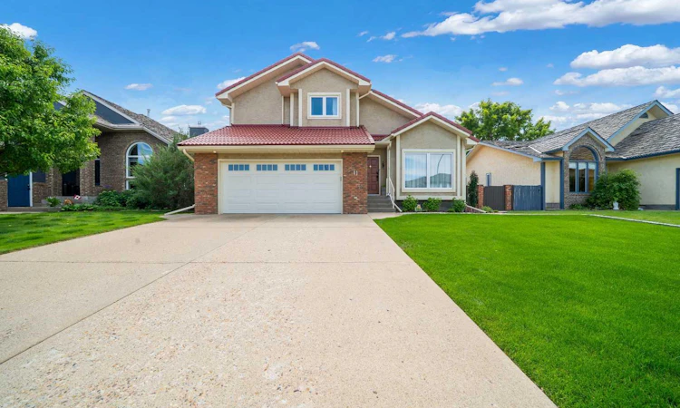 11 Taylor Crescent SE