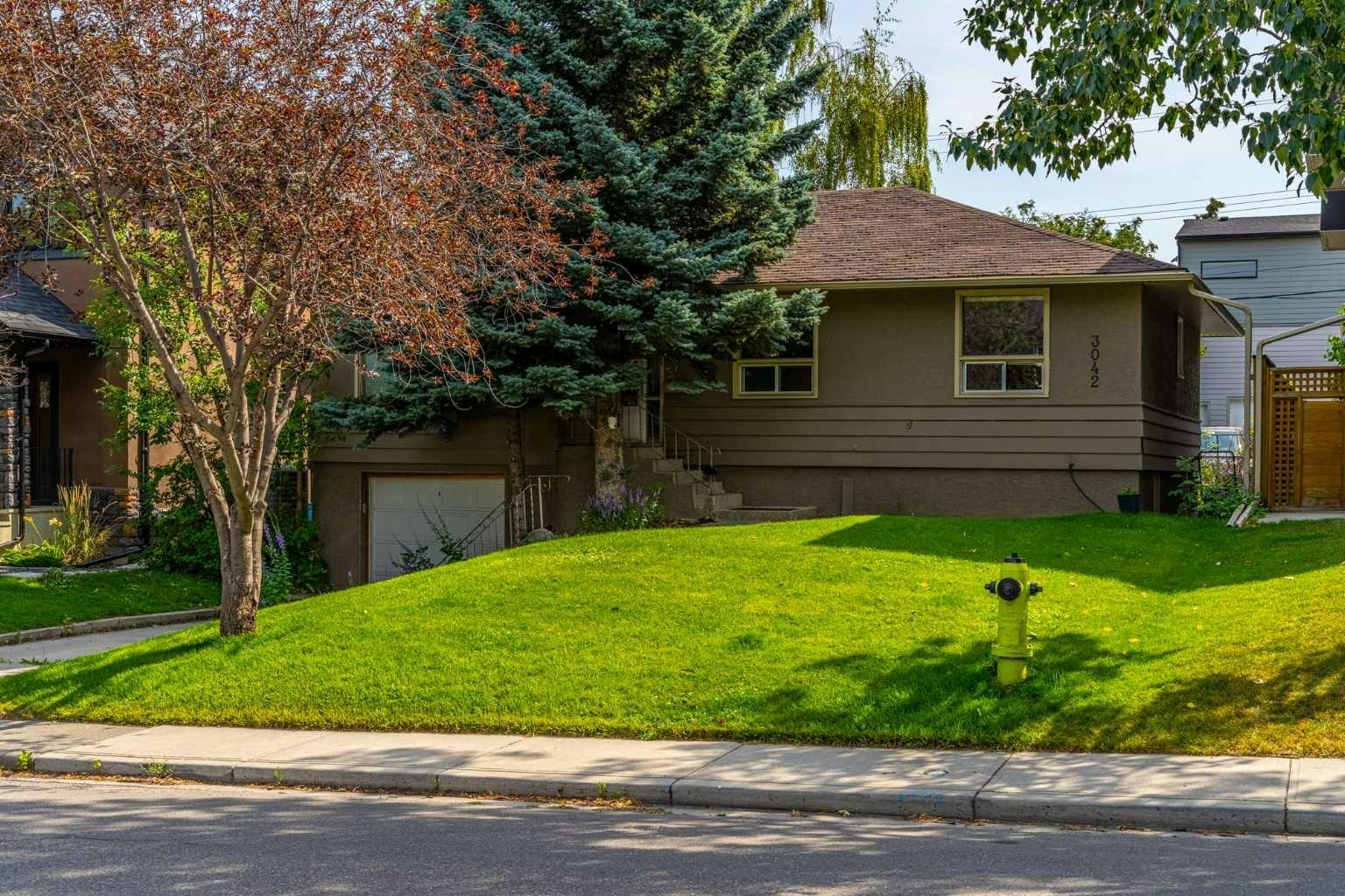3042 28 Street SW, Calgary, AB, T3E 2J5