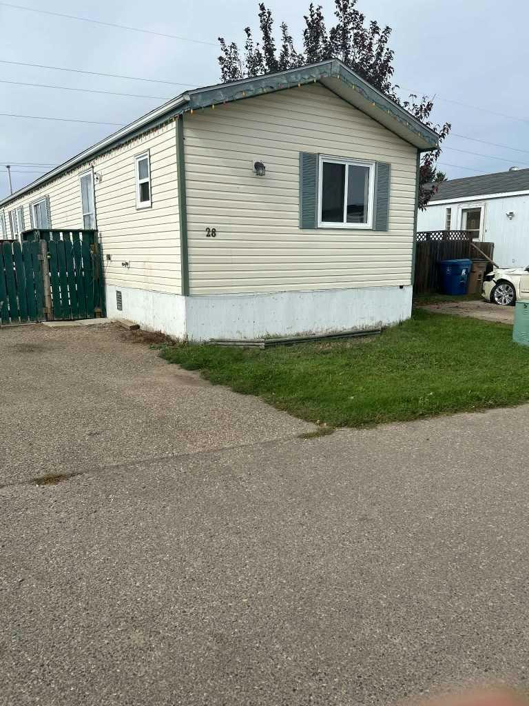 28 Maple Drive W, Brooks, AB, T1R 1H8