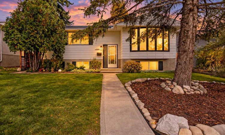 11147 Braeside Drive SW
