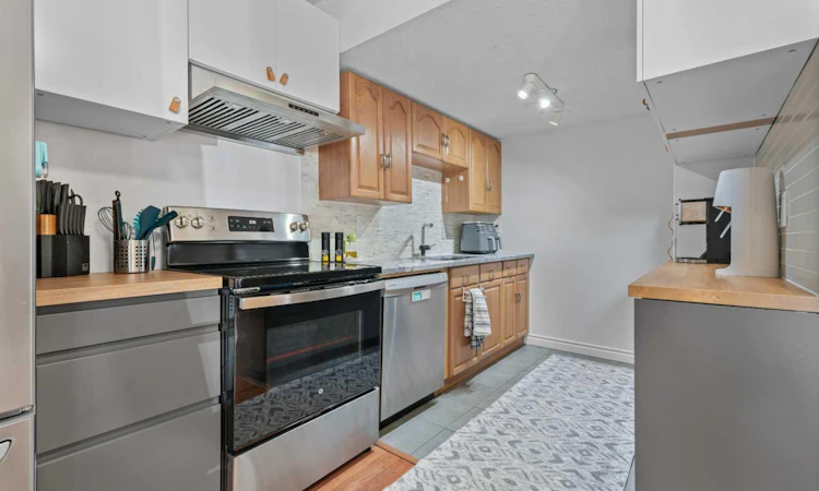 302-9930 Bonaventure Drive SE