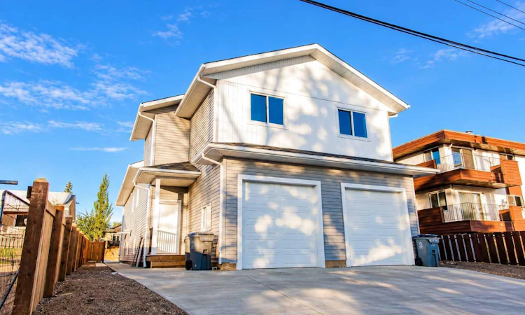9403 100 Avenue