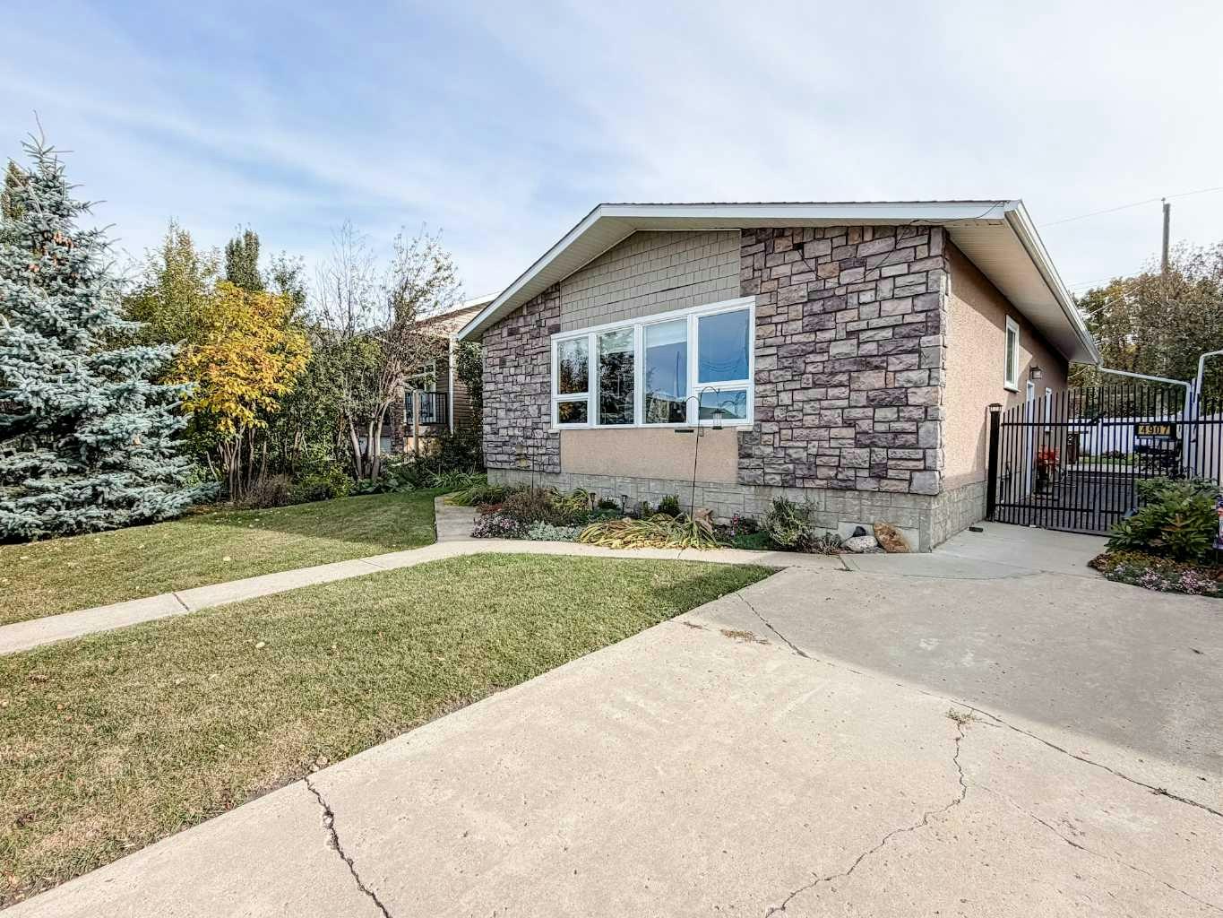 4907 54 Street, Stettler, AB, T4K 1A9