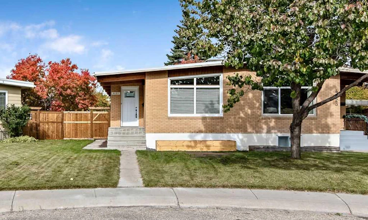 4421 Vissar Crescent NW