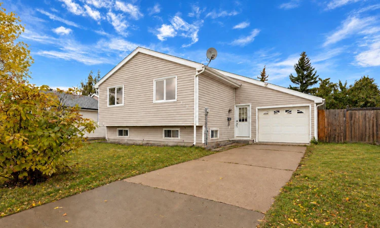 122 Bird Crescent