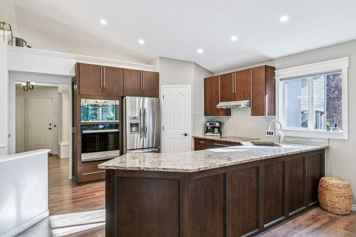 36 Hidden Ranch Mews NW, Calgary, AB, T3A 5Z5