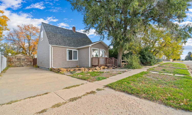106 8 Avenue W