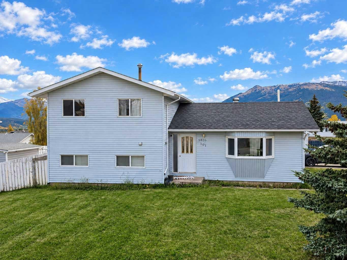 9826 101 Street, Greenview M.D., AB, T0E 0Y0