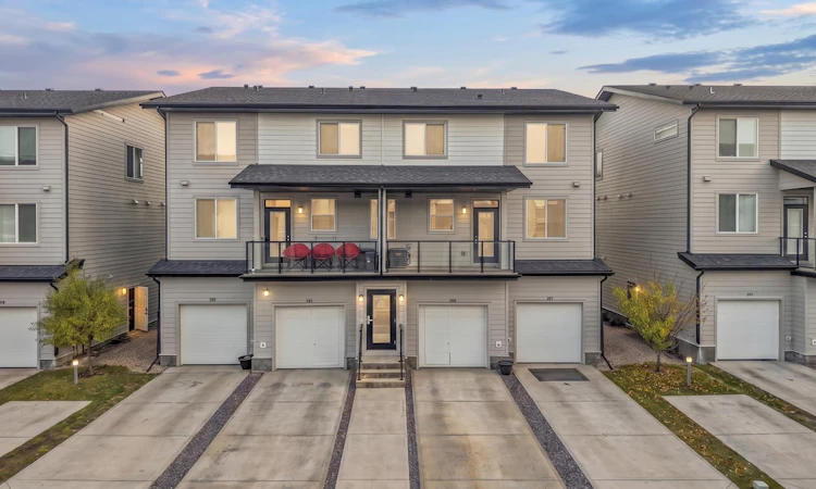 202-135 Redstone Walk NE