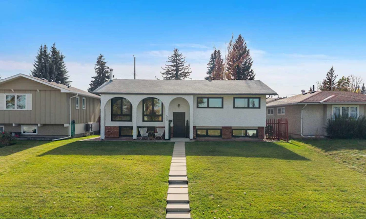 68 Lake Emerald Road SE