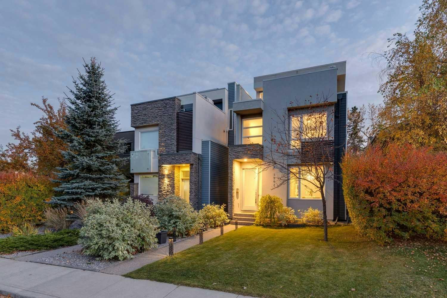 2207 32 Avenue SW, Calgary, AB, T2T 1X2