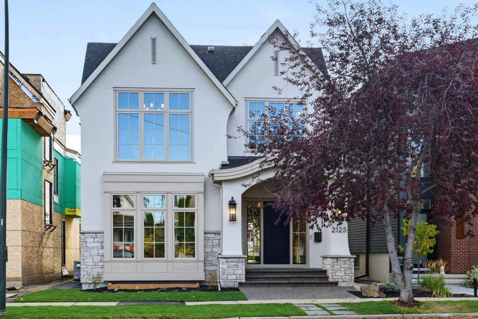 2125 Bowness Road NW, Calgary, AB, T2N 3L2