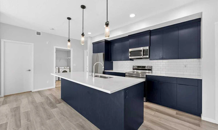 1202-220 Seton Grove SE