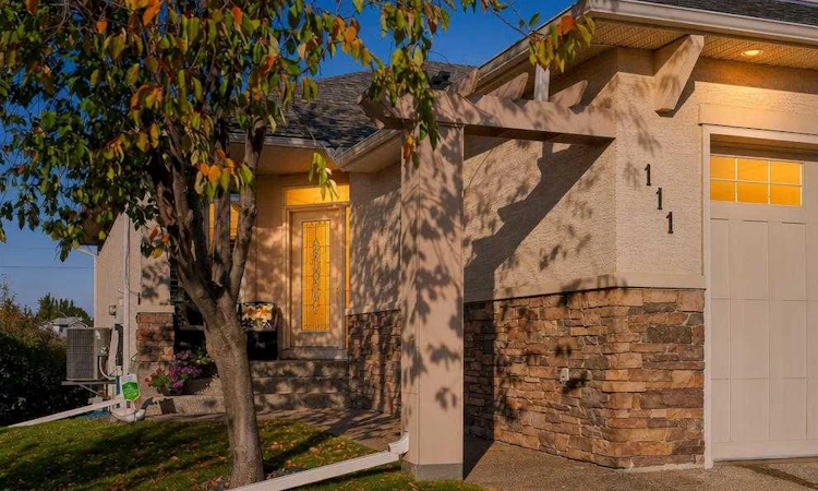 111 Tuscany Ravine Heights NW