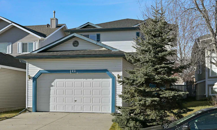 182 Coventry Close NE