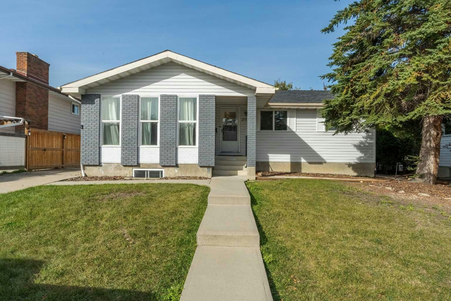 208 Woodpark Place SW, Calgary, AB, T2M 2S5