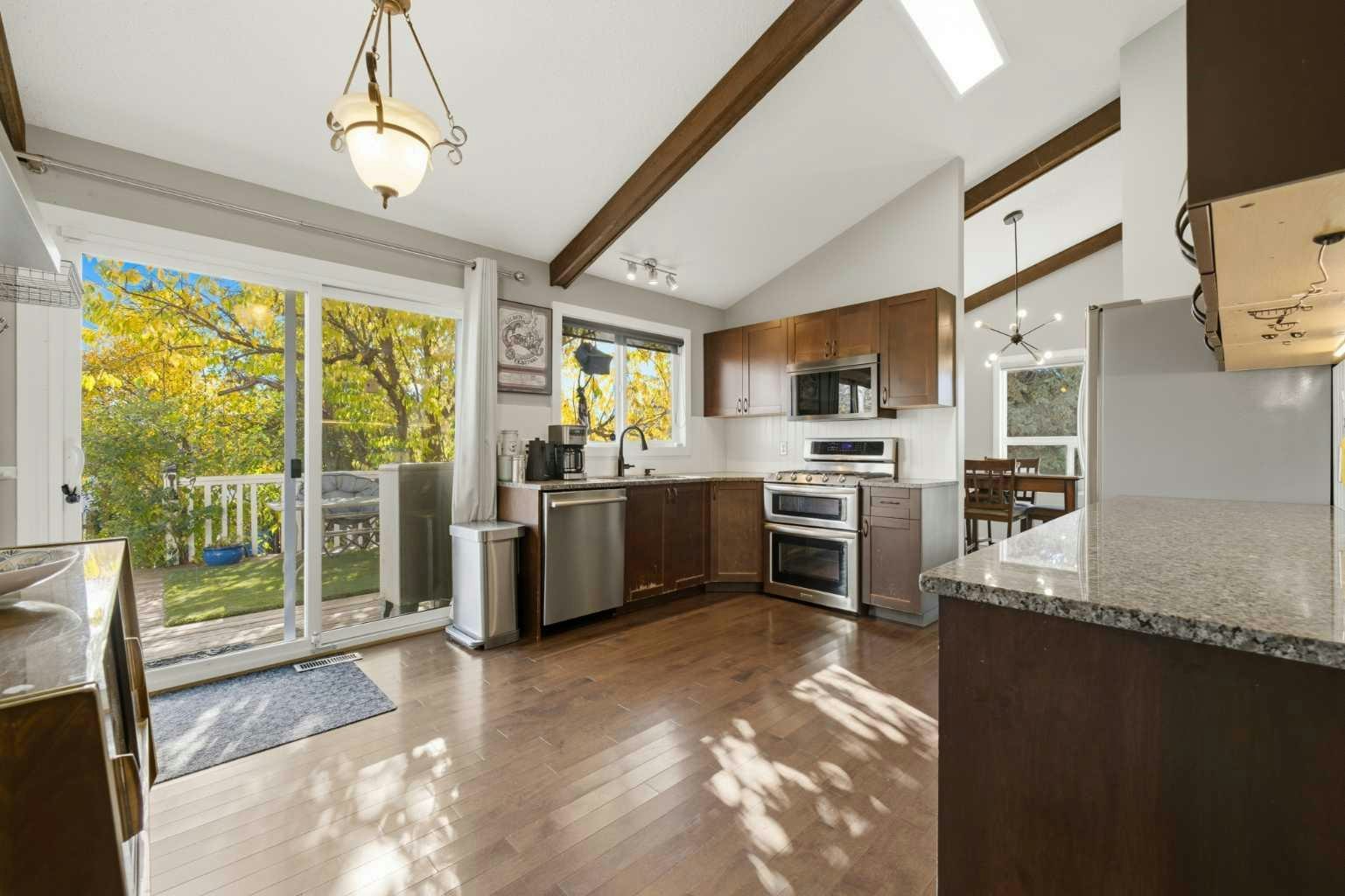 367 Norseman Road NW, Calgary, AB, T2K 5N8 - 10