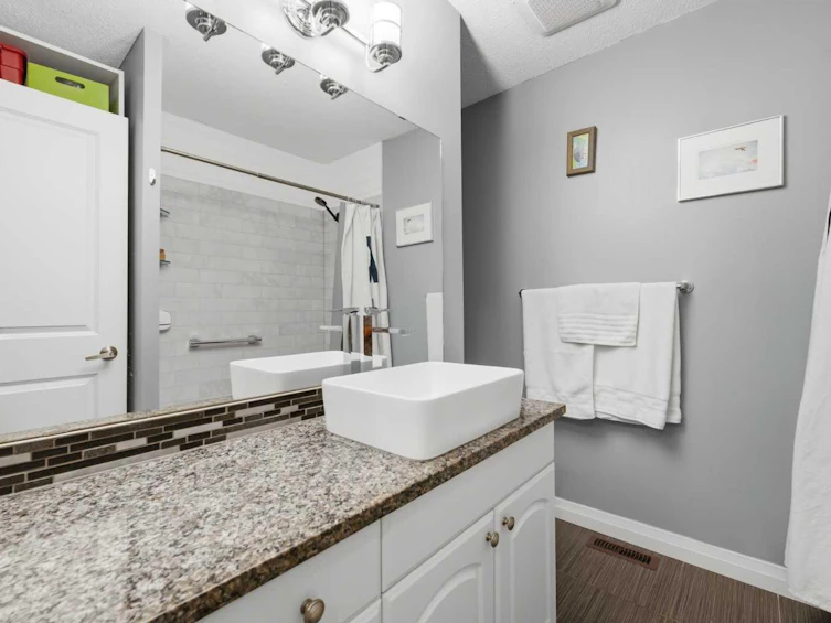 367 Norseman Road NW, Calgary, AB, T2K 5N8 - 28