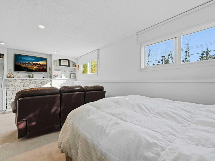 367 Norseman Road NW, Calgary, AB, T2K 5N8 - 33