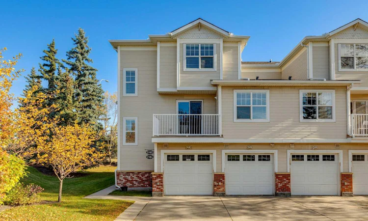 2504-7171 Coach Hill Road SW