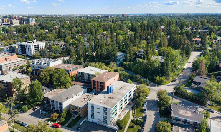 4-930 Royal Avenue SW