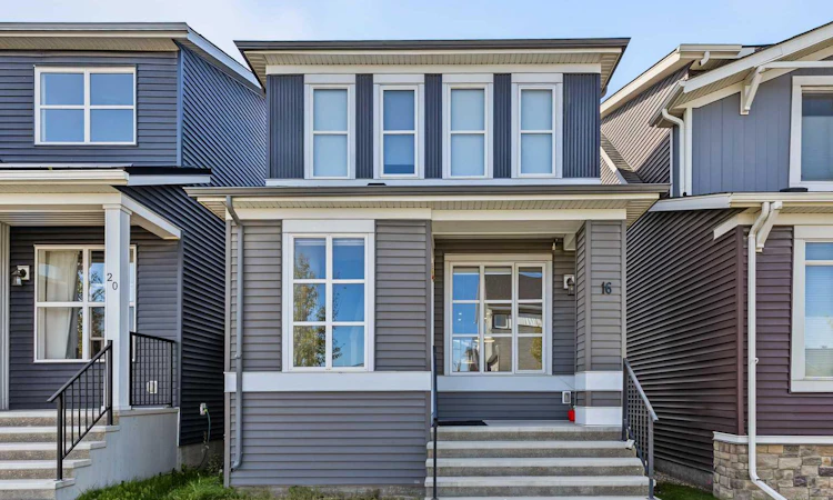 16 Howse Crescent NE
