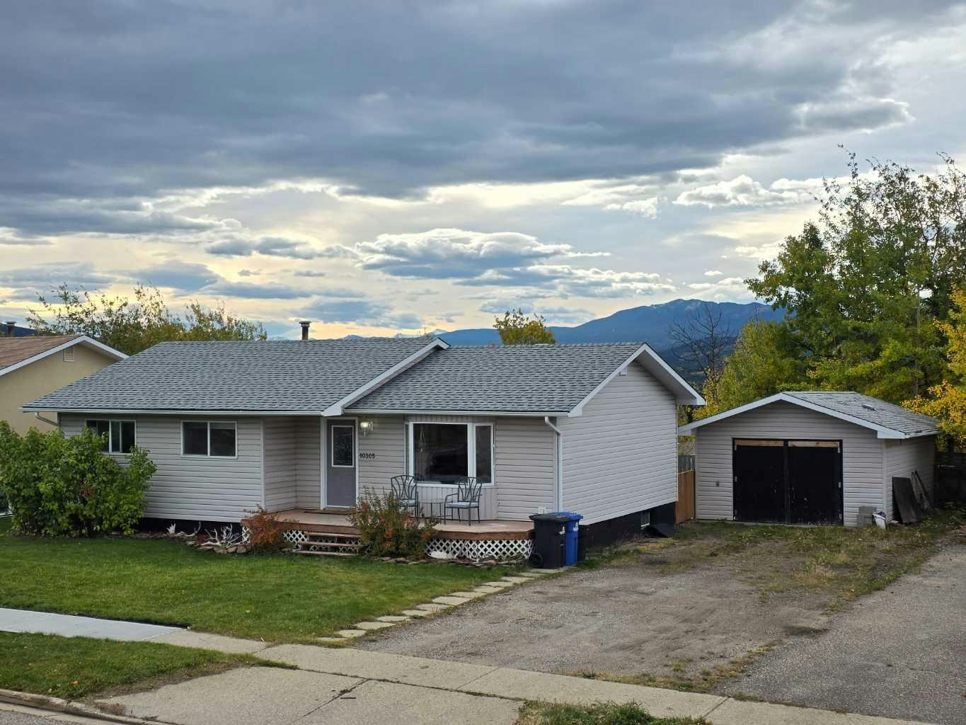 10305 98 Avenue, Greenview M.D., AB, T0E 0Y0
