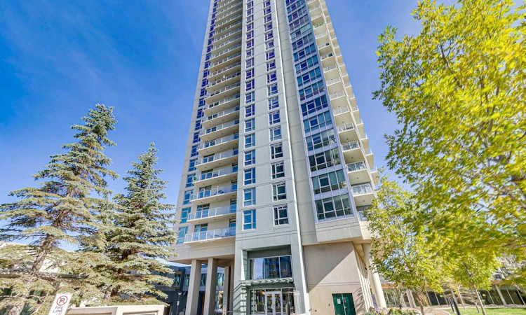 706-99 Spruce Place SW