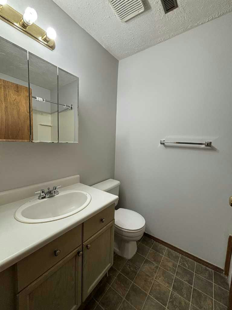 B-9408 100 Avenue, Grande Prairie, AB, T8V 0S9 - 9