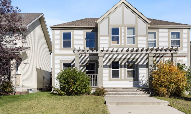 42 Copperpond Place SE