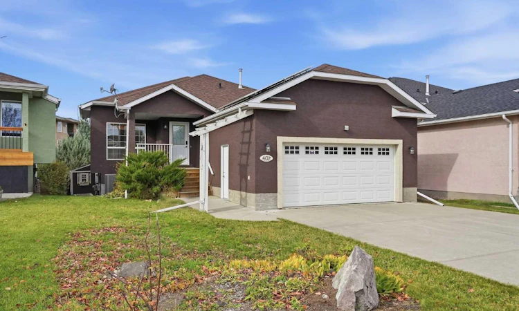 407 Lineham Acres Bay NW