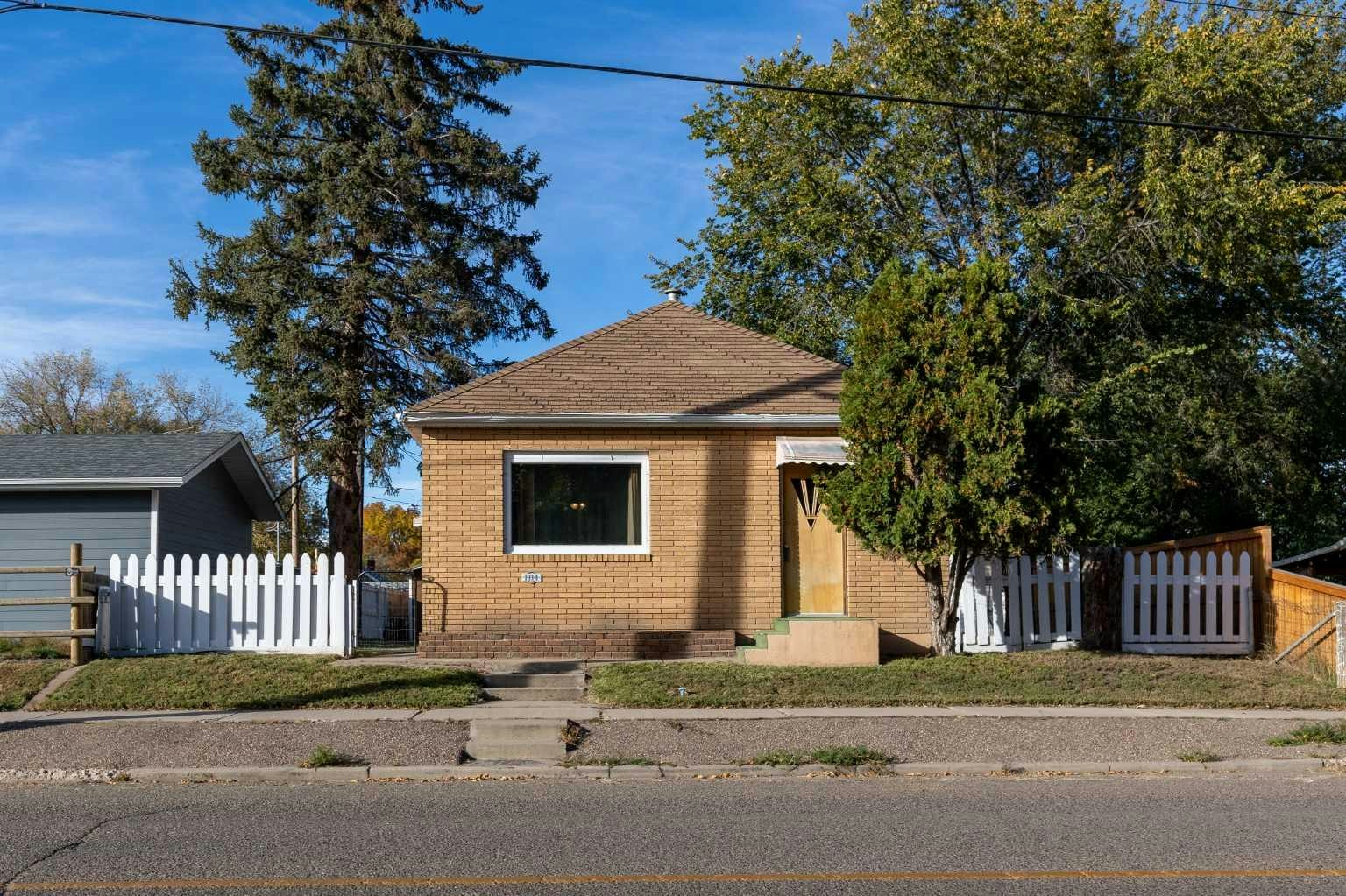 1114 Bridge Street SE, Medicine Hat, AB, T1A 1E2