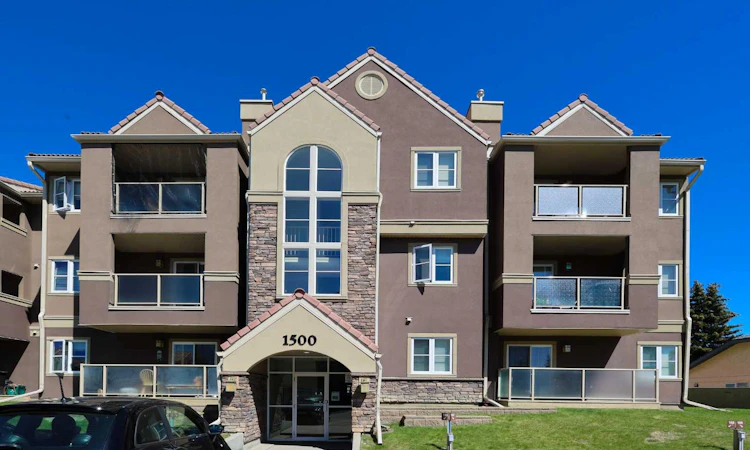 .-1532 Edenwold Heights NW