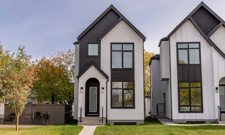 1908 5 Street NE