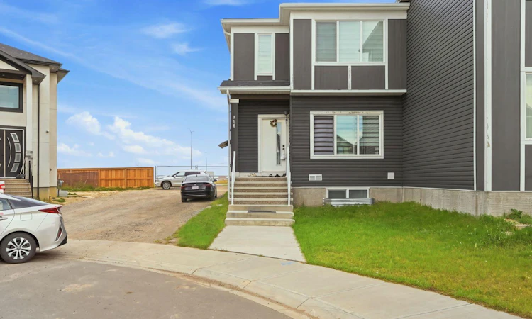 118 Saddlelake Manor NE