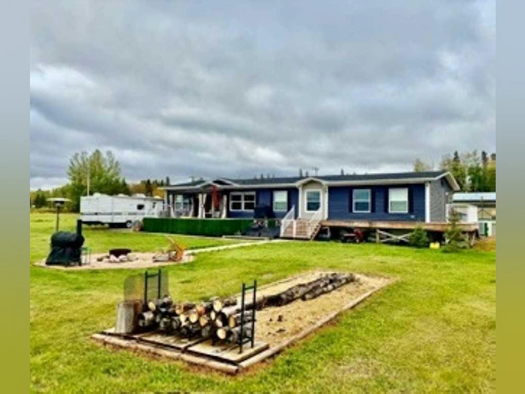 890 Pelican Road, Rural Opportunity M.D., AB, T0G 2K0