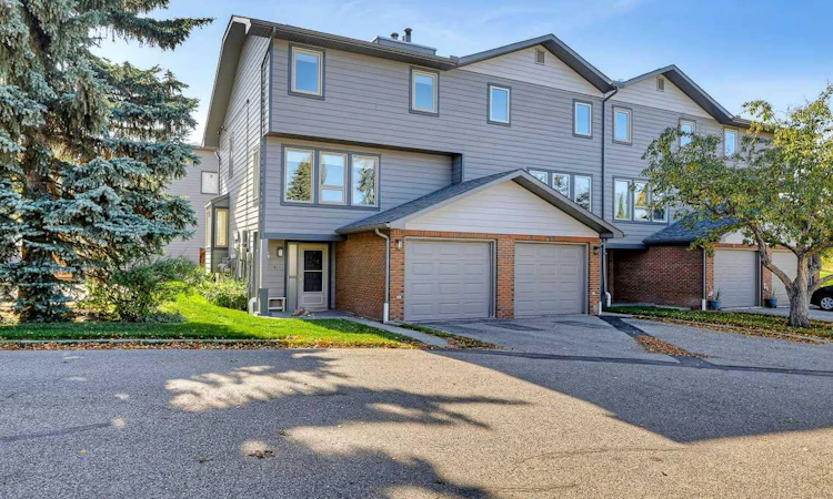 5-64 Woodacres Crescent SW