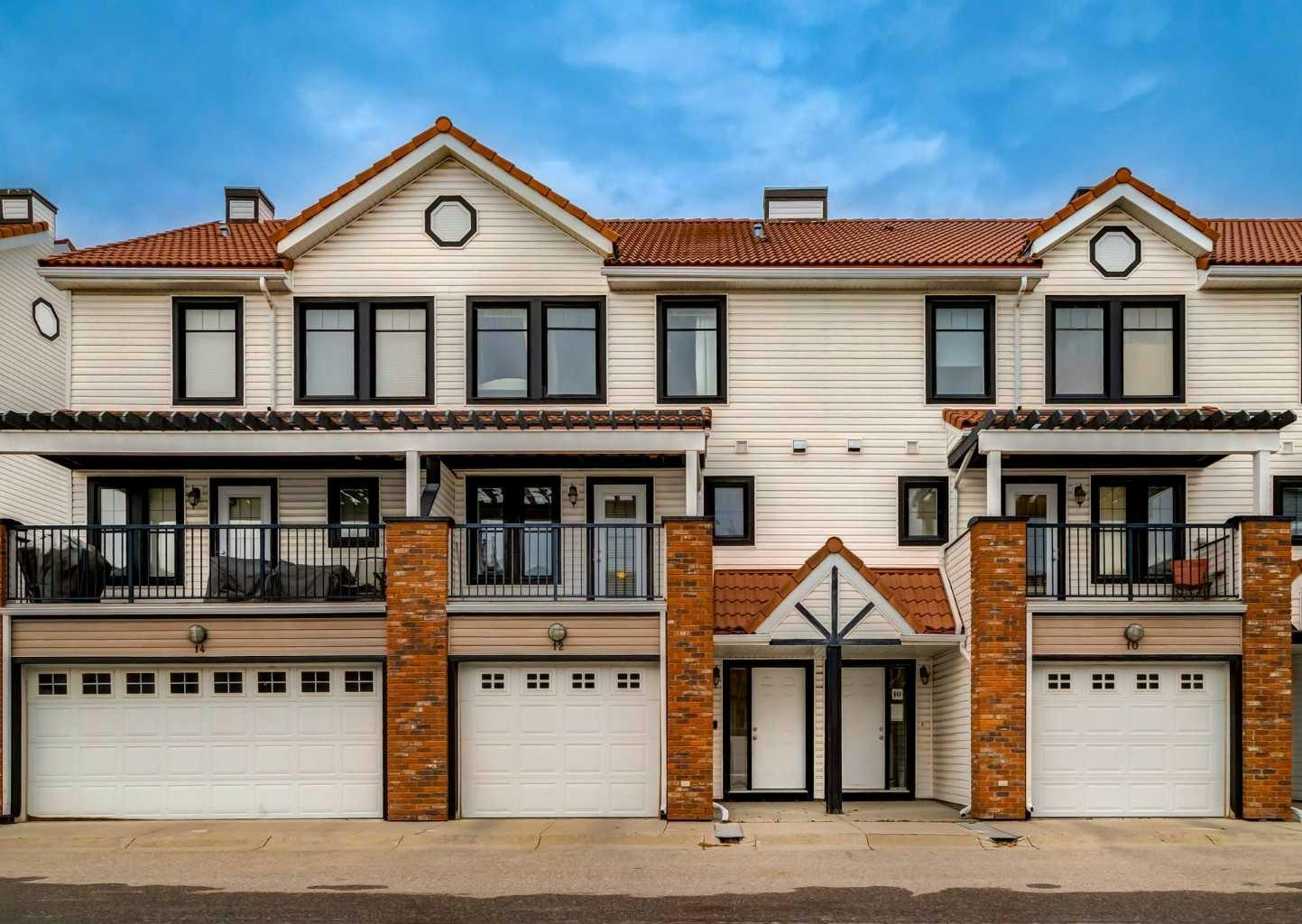 12 Royal Oak Lane NW, Calgary, AB, T3G 6B5